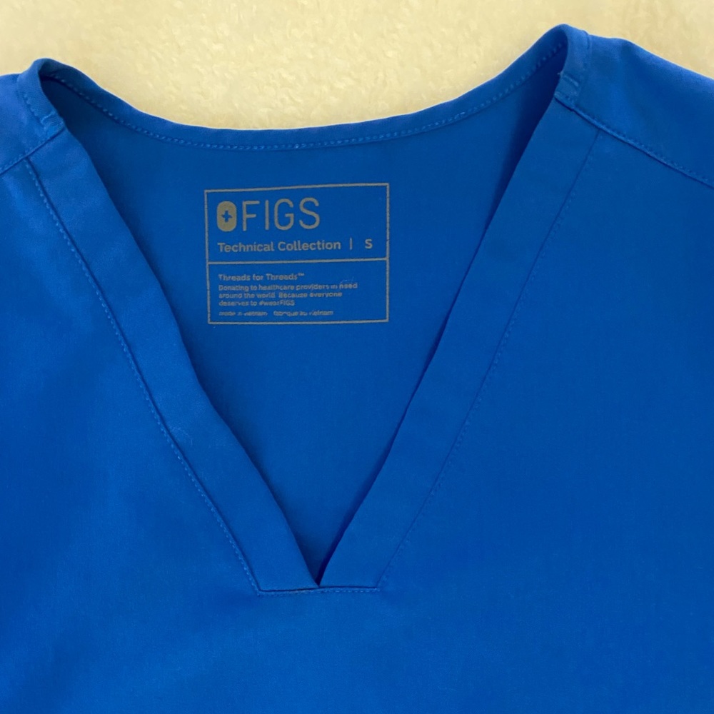 Figs scrub top